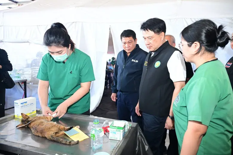 "รมช.นเรศ" เปิดโครงการทำหมัน ฉีดวัคซีนสุนัข-แมว ควบคุมโรคพิษสุนัขบ้า ตามพระปณิธานฯ จ.เชียงใหม่