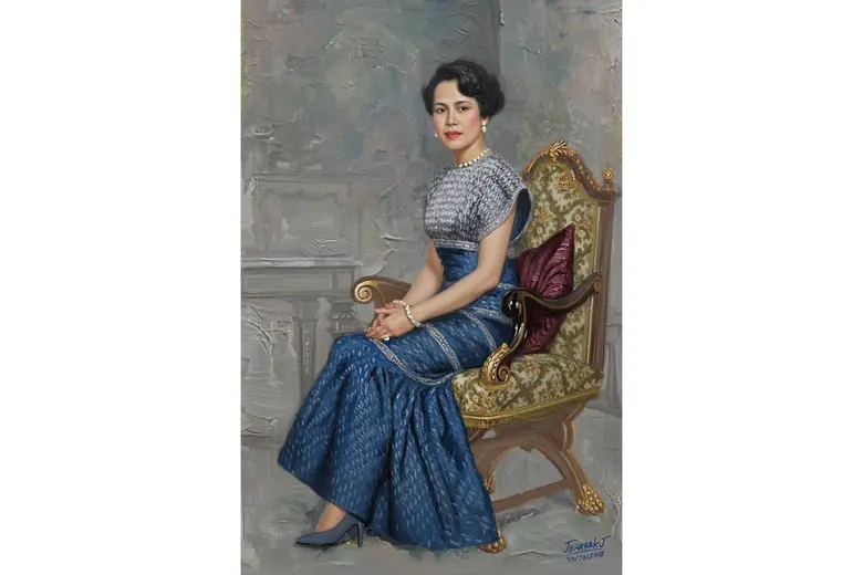 Student Association of the Faculty of Painting, Sculpture and Graphic Arts Silpakorn University, is organizing a painting project to express condolences to Her Majesty Queen Sirikit The Queen Mother.