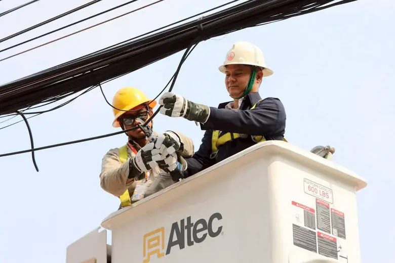 เขตลาดพร้าวประสาน กสทช.เร่งจัดระเบียบสายไฟ-สายสื่อสารแยกวังหิน ย้ำมาตรการป้องกันลดความเสี่ยงไฟฟ้าลัดวงจร