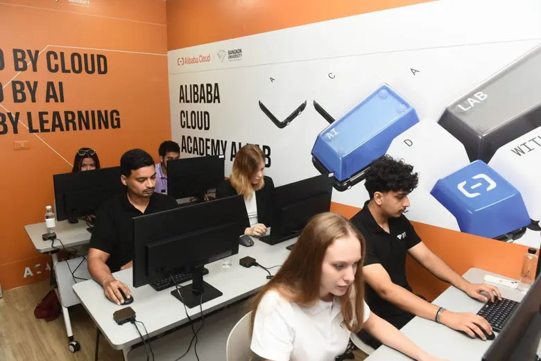 ม.กรุงเทพ ปั้นบัณฑิตตอบโจทย์โลกอนาคตด้วย 6 หลักสูตรสอนจริง ทำจริง พร้อมทำงานได้ทันที