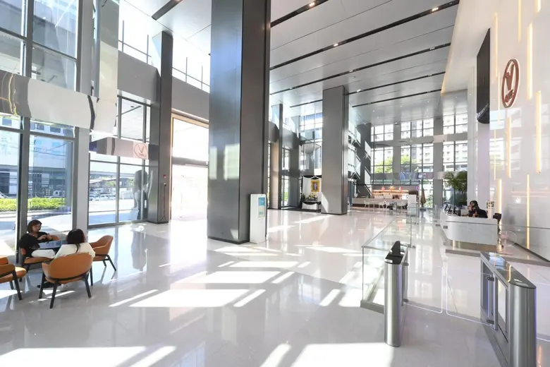 เปิดมุมมองตลาดสำนักงานย่านพระราม 9 กับ V.One Tower อาคารสำนักงานยุคใหม่ที่ตั้งใจเติมเต็มช่องว่างสำคัญของตลาด