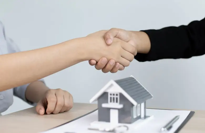 บ้านเริ่มเก่า อยากรีโนเวท ควรขอสินเชื่อโฉนดที่ดินที่ไหนดี