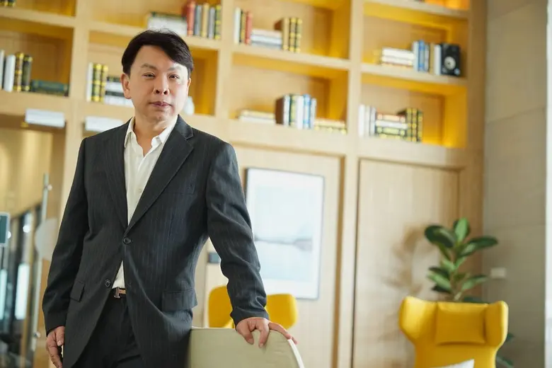 'เซ็นทรัล ขอนแก่น แคมปัส' ผุดไอเดียเจ๋ง! เปลี่ยนรั้วธรรมดาเป็น Art Wall Exhibition กลางเมือง คอลแลบ 'Vachboy' และ 'นักศึกษาม.ขอนแก่น'