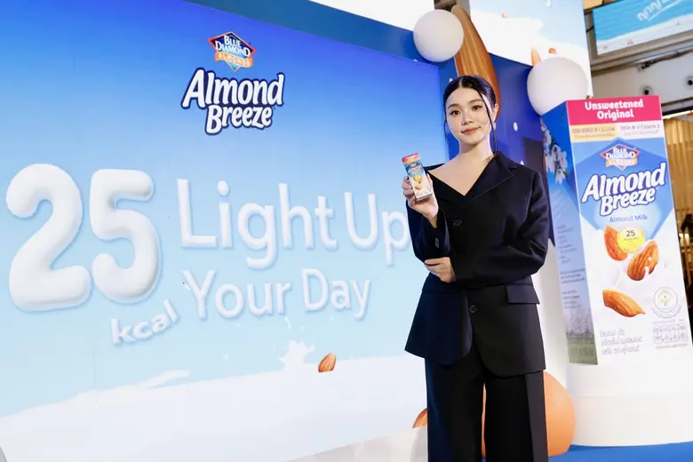 เครือเฮอริเทจ ปั้นแคมเปญใหญ่ 'Almond Breeze(R) 25 kcal Light Up Your Day' ชูจุดขายนมอัลมอนด์แคลต่ำสุดในตลาด ดึง 'ญาญ่า' เจาะใจสายเฮลท์ตี้