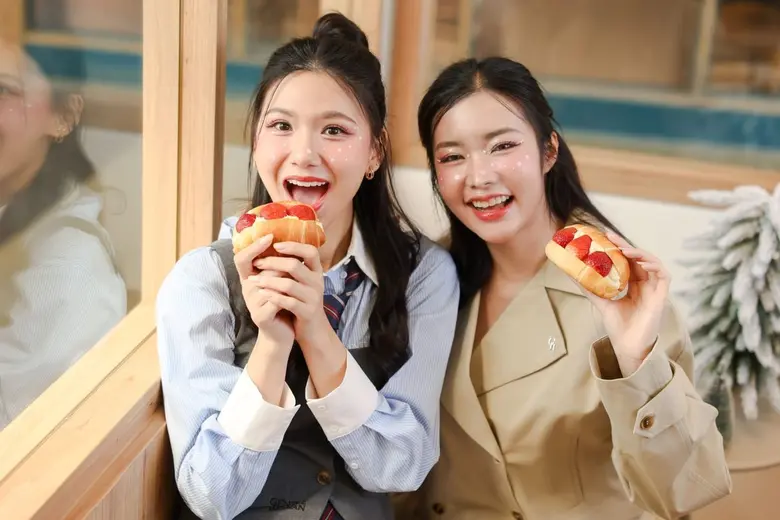 เมกาบางนาต้อนรับเทศกาลคริสต์มาส กับแคมเปญ "MEGA CHRISTMAS SPECIALS" มอบของขวัญสุดพิเศษให้สมาชิกเมกา สไมล์ รีวอร์ดส แลกรับฟรี! 12 เมนูอร่อย วันนี้ - 31 ธ.ค. 68 ที่เมกาบางนาเท่านั้น