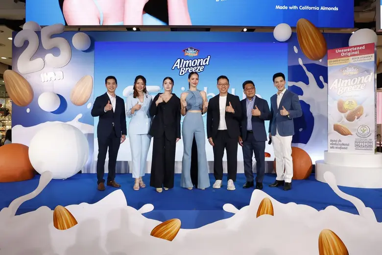 เครือเฮอริเทจ เปิดตัวแคมเปญ "Almond Breeze 25 Kcal Light Up Your Day" ชูเครื่องดื่มนมอัลมอนด์สูตร Unsweetened แคลอรีต่ำที่สุดในตลาดเพียง 25 กิโลแคลอรี
