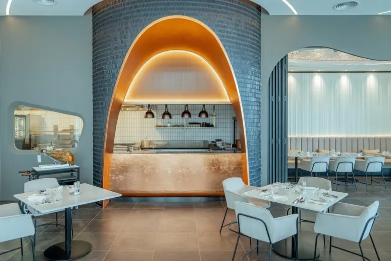 Villa Le Corail ยกระดับเมืองญาจางขึ้นสู่จุดหมายปลายทางด้านอาหาร ต้อนรับ ?ngel Le?n เชฟระดับมิชลินสตาร์ชาวสเปน