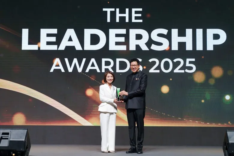 ดร.อาทิรัตน์ จารุกิจพิพัฒน์ CEO รพ.บำรุงราษฎร์ รับรางวัล "The Leadership Awards 2025" ตอกย้ำวิสัยทัศน์ผู้นำด้านนวัตกรรมการแพทย์