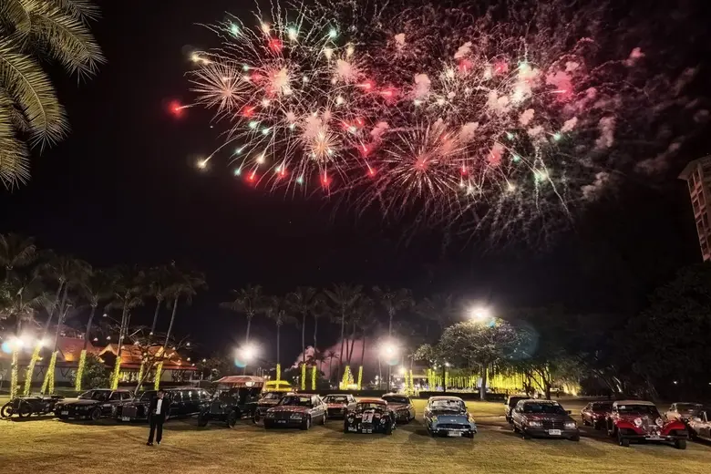 "เพชรบุรี - หัวหิน วินเทจ คาร์ พาเหรด ครั้งที่ 23" เสน่ห์คาราวานรถโบราณ สร้างสีสันเมืองทะเล