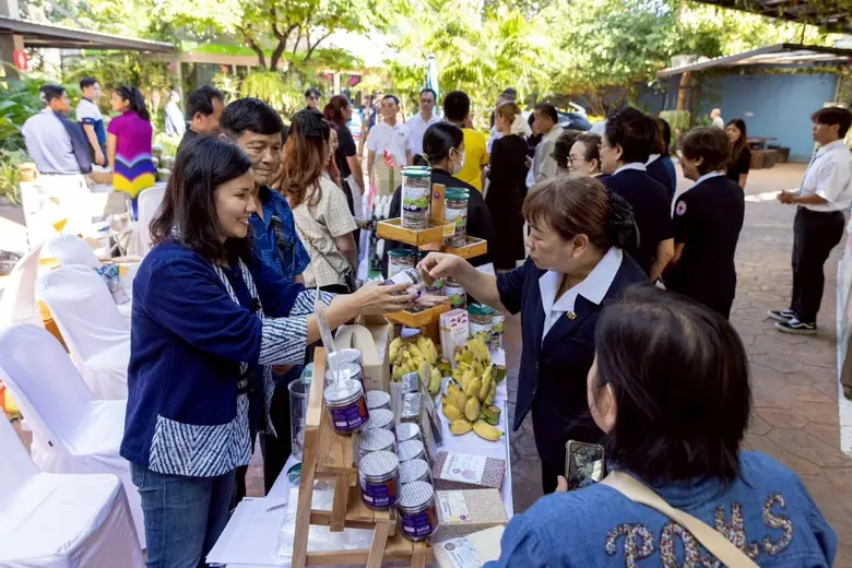 PTT Station เปิดโครงการ "พื้นที่ปันสุข" ช่วยเหลือเกษตรกรผู้ปลูกข้าว จำหน่ายข้าวสารที่สถานีบริการ PTT Station เชื่อมผู้ผลิตสู่ผู้บริโภคอย่างยั่งยืน