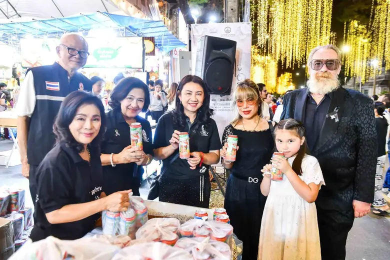 ศิลปินดารา เหล่าคนดัง ร่วมใจส่งมอบความสุข ต้อนรับปีใหม่ ที่บูธสภาสังคมสงเคราะห์ฯ ในงานกาชาด 2568