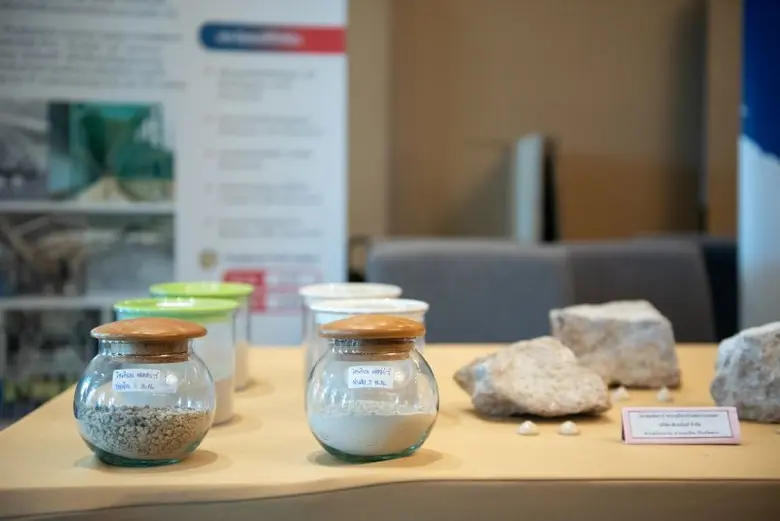 กพร. ผนึกกำลัง สวทช. เปิดตัวครั้งแรก "Mining 4.0 Index" ดัชนีชี้วัดเหมืองแร่อัจฉริยะของไทย ชู 6 บริษัทต้นแบบขับเคลื่อนเศรษฐกิจนำร่องสู่เหมืองแร่ยุคดิจิทัล