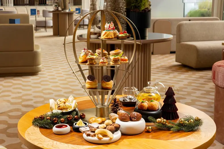 จิบชา สัมผัสเสน่ห์แห่งเทศกาลกับ Festive High Tea สุดพรีเมียม ณ ที แอนด์ ทิปเปิ้ล ชั้น 23