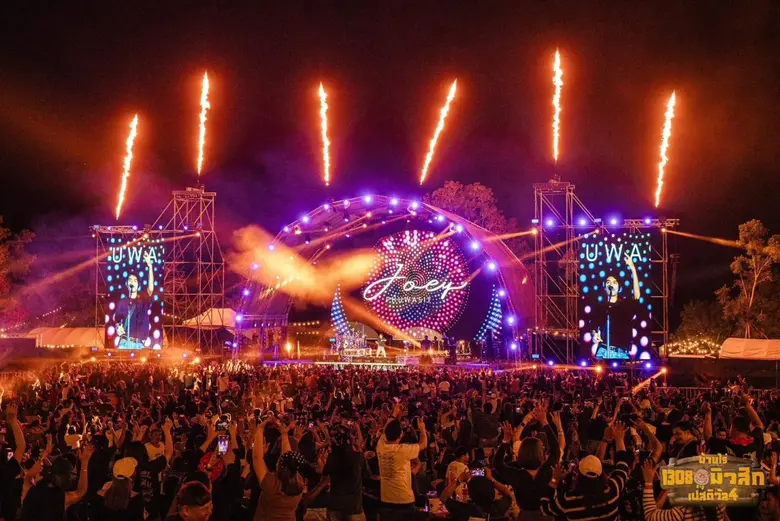 "บ้านไร่ 1308 มิวสิกเฟสฯ" ทำถึง!!! ดึงศิลปินแถวหน้าเมืองไทย เสิร์ฟความฟินให้ชาวเพชรบุรีเหยียบหมื่น ตั้งแต่บ่าย 3 ยันตี 4