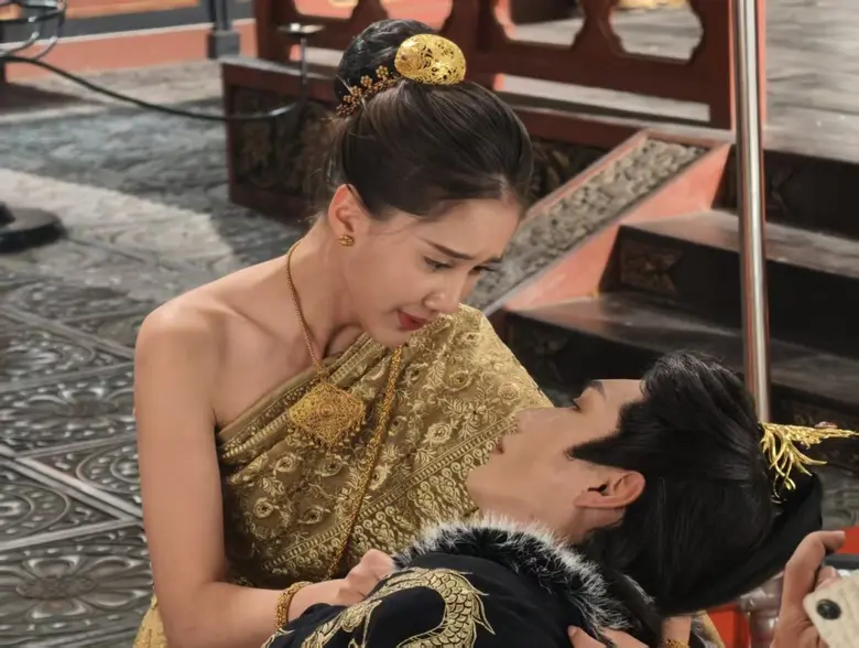 "ลิซ่า อลิซา" ขึ้นแท่นนางเอกโกอินเตอร์ ปังไกลแดนมังกร! บท "สาวไทยข้ามภพ" สร้างไวรัลเขย่าโซเชียล