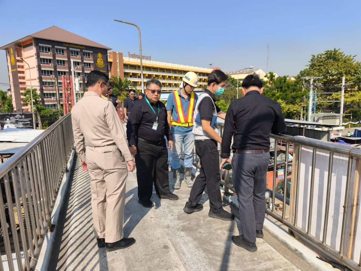 กทม. เร่งตรวจสอบ-ซ่อมแซมสะพานลอยหน้า รร.ศึกษานารี หลังเครนรถบรรทุกเฉี่ยวชน ยืนยันโครงสร้างปลอดภัย-กำชับผู้รับเหมาหมั่นตรวจสอบ