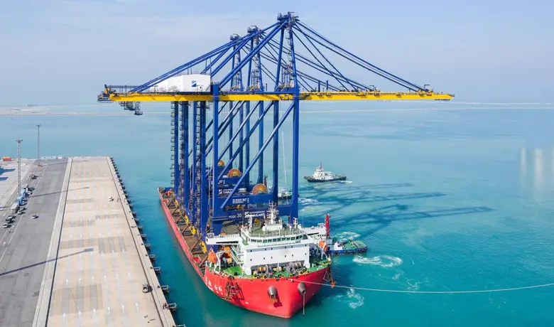 Hutchison Ports Thailand รับมอบเครนยกขนตู้สินค้าหน้าท่าควบคุมระยะไกลชุดใหม่ 3 คัน พร้อมให้บริการท่าเทียบเรือชุด D เต็มรูปแบบ