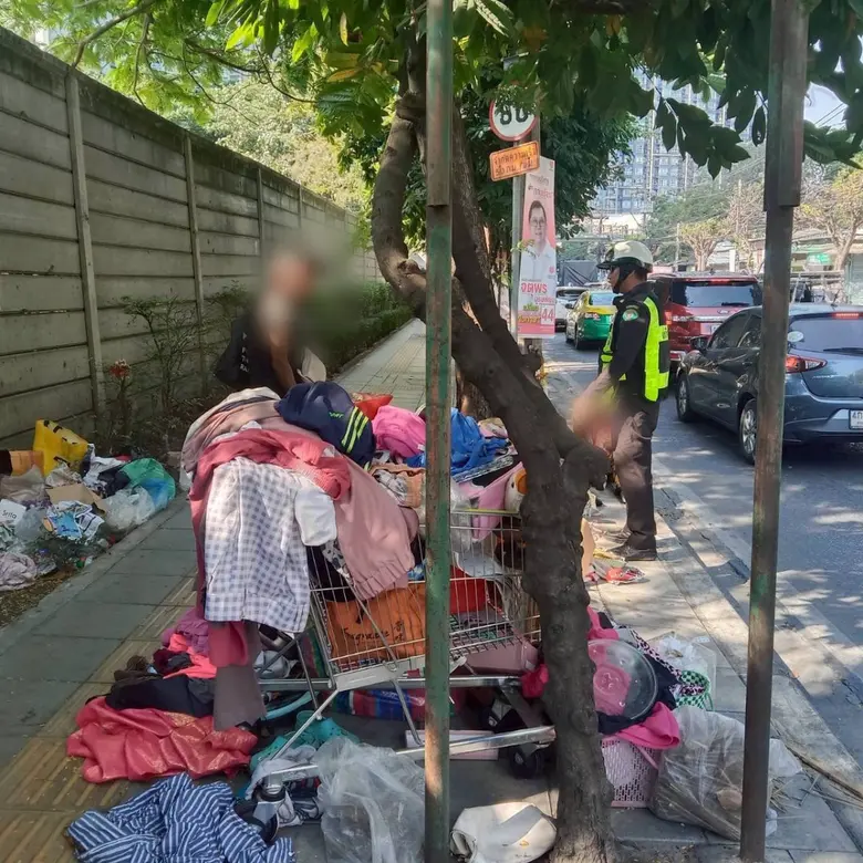เขตสวนหลวงจัดระเบียบคนไร้บ้านบริเวณซอยอ่อนนุช 4 เพิ่มความปลอดภัยให้ผู้สัญจร