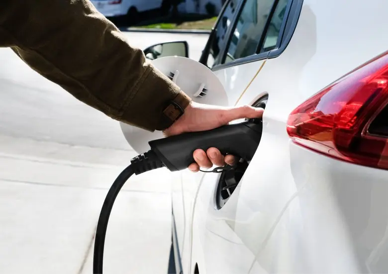 ยุค EV Price War: ก่อนซื้อรถยนต์ไฟฟ้า ควรถามอะไร "มากกว่าราคา"