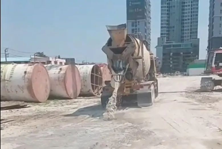 เขตบางนาแก้ปัญหาฝุ่นจากไซต์ก่อสร้างบริเวณสี่แยกบางนา ย้ำผู้ประกอบการปฏิบัติตามมาตรการอย่างเคร่งครัด