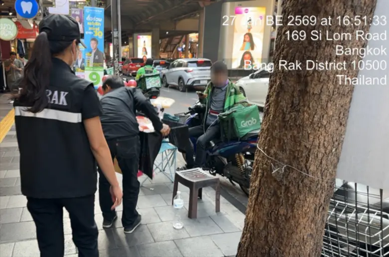 เขตบางรักกวดขันผู้ค้าหาบเร่-แผงลอยบริเวณถนนสีลม