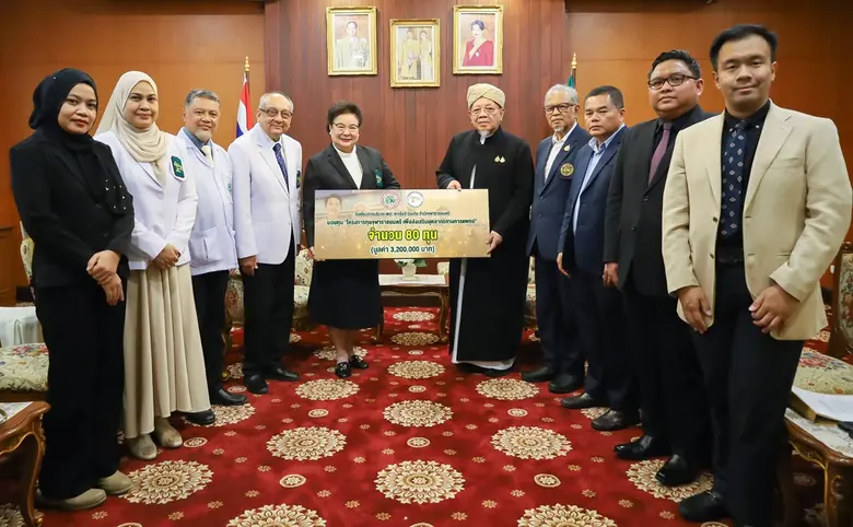 โรงเรียนการบริบาลเดอะ พาเร้นส์ ร่วมกับสำนักจุฬาราชมนตรี มอบทุน "โครงการจุฬาราชมนตรีเพื่อส่งเสริมบุคลากรทางการแพทย์"