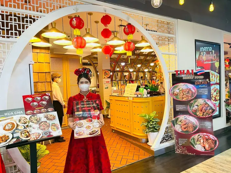 เอ็ม บี เค เซ็นเตอร์ คึกคักรับตรุษจีน นักท่องเที่ยว-คนไทยหลั่งไหลชอปดีลสุดปัง เสริมเฮง ชอป กิน เที่ยว ครบจบที่เดียว ร้านค้าแบรนด์ดังลอนส์สินค้าใหม่ ร้านอาหารรังสรรค์เมนูมงคล