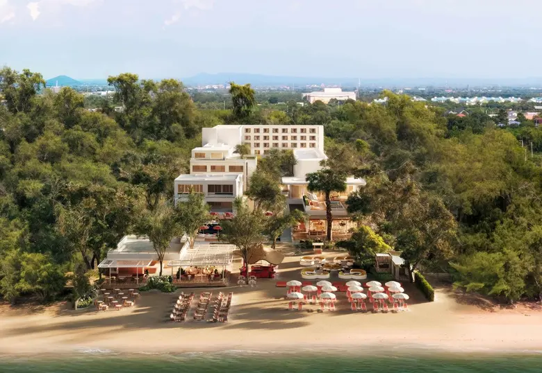 อาบแสงอาทิตย์สีทองในจังหวะใหม่ของพัทยา ในแบบ The Standard