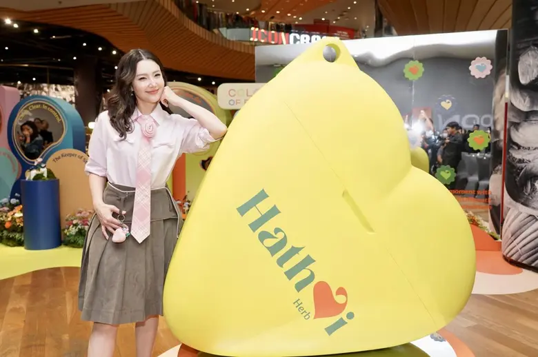 ไอคอนคราฟต์ จับมือ "เบลล่า ราณี" เปิดตัวแบรนด์ "หทัยเฮิร์บ" ชวนสัมผัสเสน่ห์สมุนไพรไทย เพิ่มสีสันให้กับลมหายใจ พร้อมชูไฮไลต์ยาดมสมุนไพรรูปหัวใจ ในงาน "ICONCRAFT x HATHAIHERB : Colour of Breath"