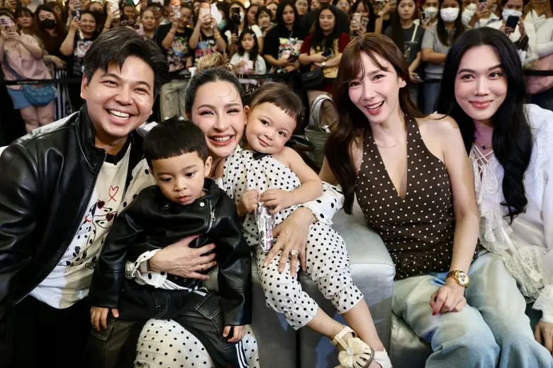 "แฝดโซล-โมเน่"บุกตลาด"AumAum" ซีคอน บางแค เจอ"อั้ม พัชราภา"ครั้งแรก ตลาดแตก คนแน่นมาก