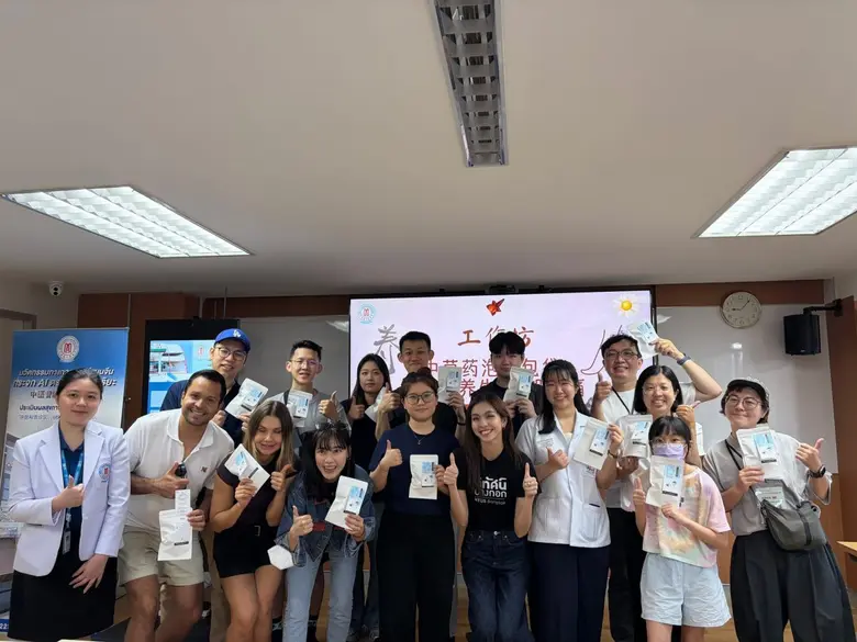 เมื่อหัวลำโพงไม่ได้เล่าแค่เรื่องรถไฟ แต่เล่าเรื่อง สุขภาพ ผ่านศาสตร์การแพทย์แผนจีน