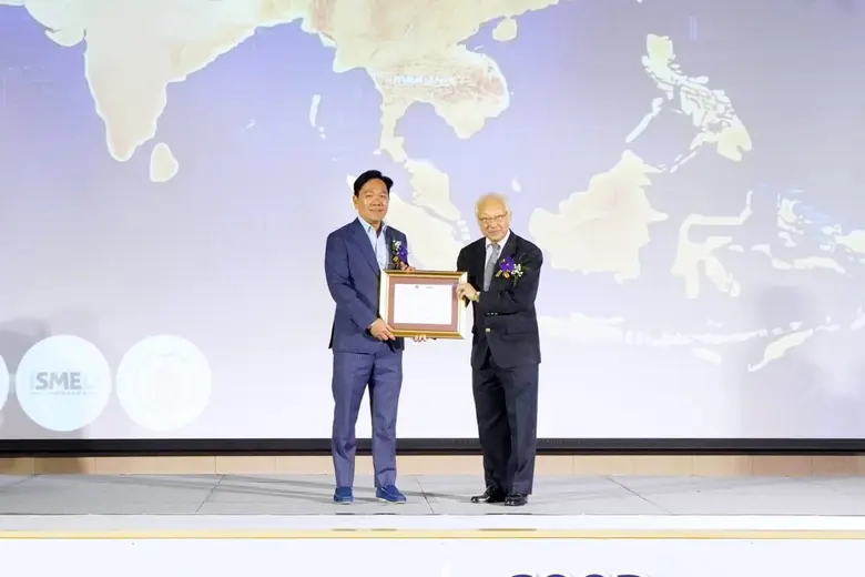 "เออเบิ้นเวย์ (Urban Way)" รับรางวัลธรรมาภิบาล ตอกย้ำมาตรฐาน "Trendy Wash" แพลตฟอร์มร้านสะดวกซักยุคใหม่