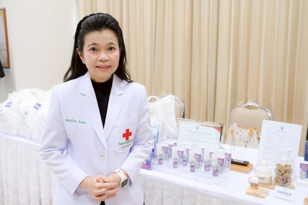 จุฬาฯ - สภากาชาดไทย ร่วมมือภาคเอกชนเปิดตัว "SALYWA" นวัตกรรมน้ำลายเทียมจากสมุนไพรไทยช่วยผู้ป่วยมะเร็งและผู้สูงอายุ