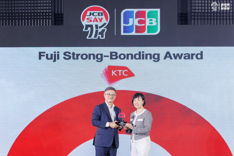 เคทีซีรับ 2 รางวัลจาก JCB สะท้อนความร่วมมือในระบบธุรกิจบัตรเครดิต