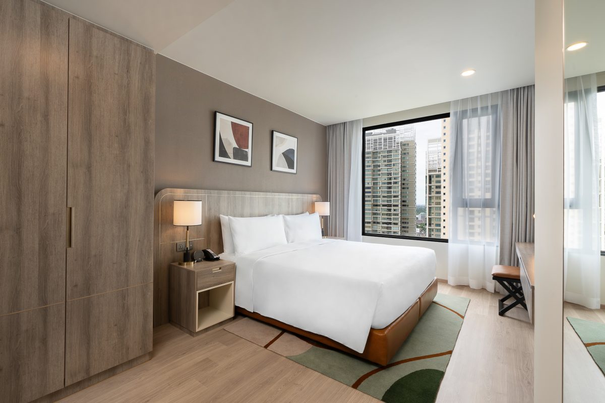 สัมผัสพื้นที่การพักผ่อนด้วยพื้นที่ที่มากกว่า กับห้อง Two Bedroom Suite ที่สเตย์บริดจ์ สวีท แบงค็อก สุขุมวิท