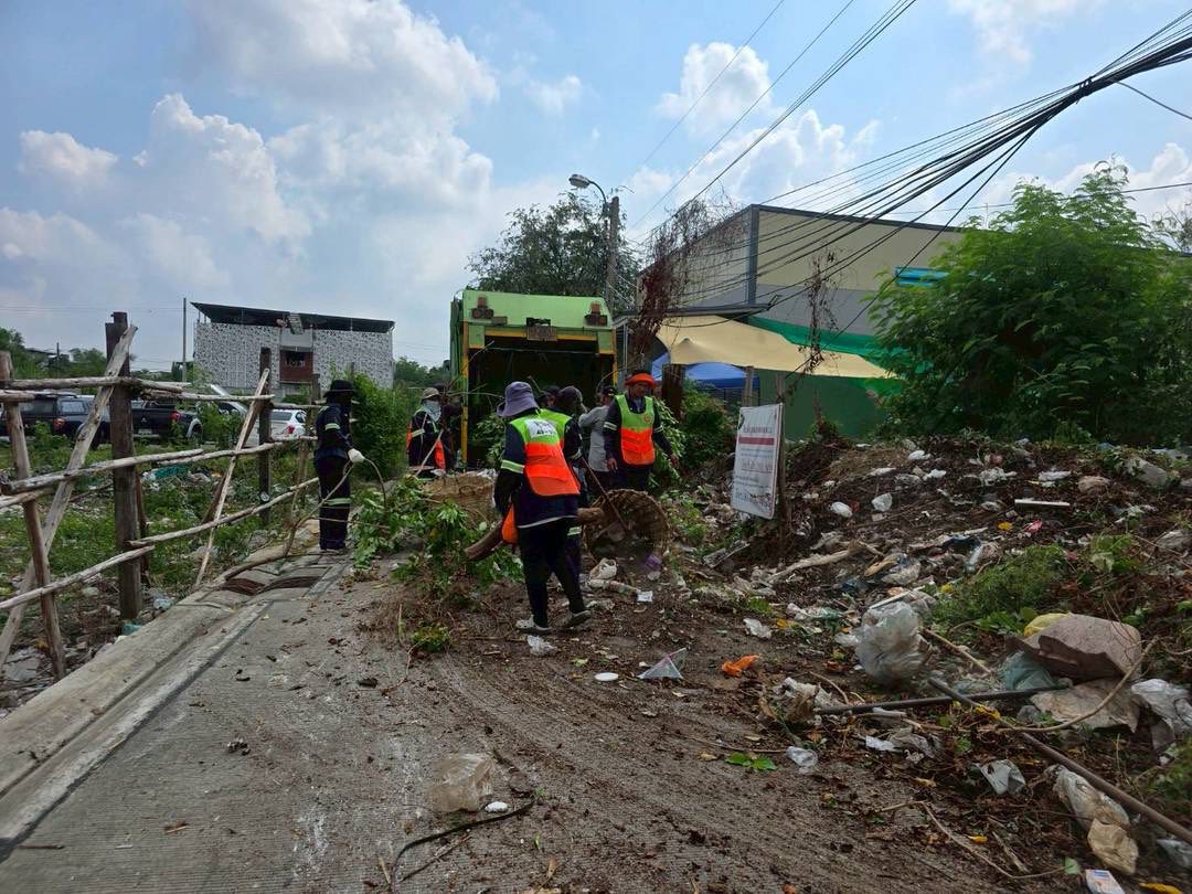 เขตทุ่งครุแก้ไขปัญหาลักลอบทิ้งขยะบริเวณ ซ.ประชาอุทิศ 61 แยก 2 เพื่อความสะอาดเป็นระเบียบเรียบร้อยของพื้นที่