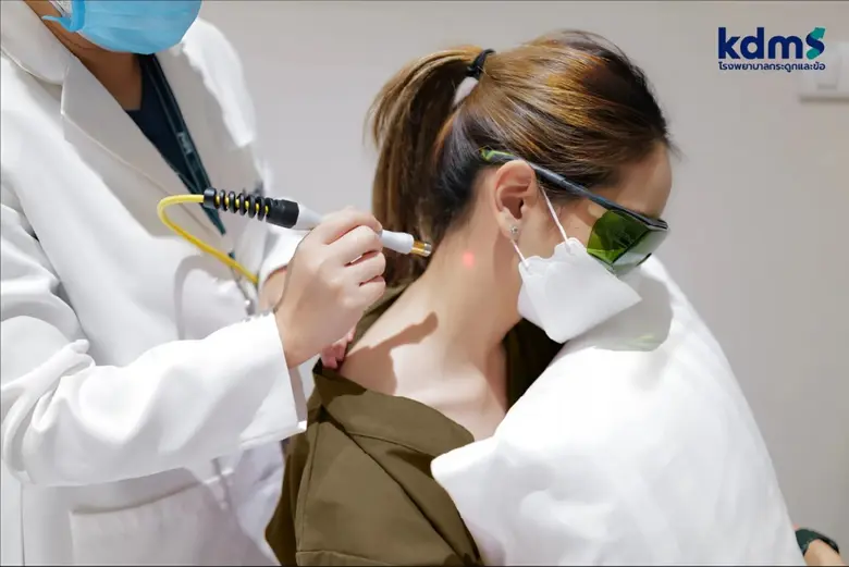 เช็กให้ชัด! ปวดหลัง บ่า ไหล่ แค่ "ออฟฟิศซินโดรม" หรือสัญญาณเตือนจากกระดูกสันหลังให้พบแพทย์