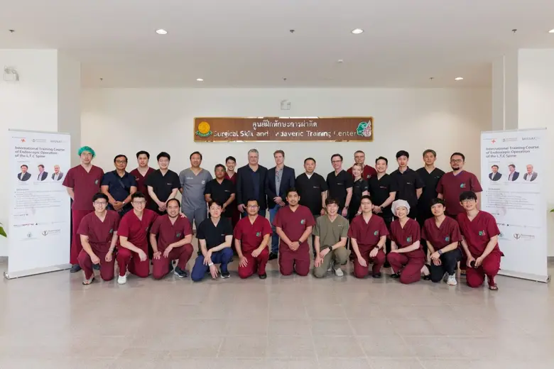 สถาบันกระดูกสันหลังบำรุงราษฎร์ ร่วมกับ โรงพยาบาลเซนต์แอนนา จัดประชุมผ่าตัดกระดูกสันหลังด้วยเทคนิคการผ่าตัดส่องกล้องเอ็นโดสโคป