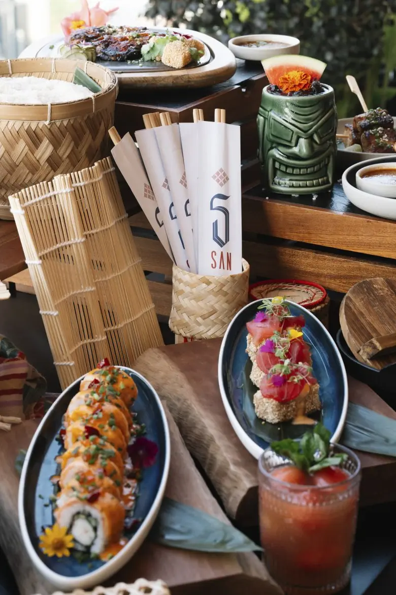 ม็อกซี่ แบงคอก ราชประสงค์ ฉลองเปิดร้าน สาโท ซัง รูฟท็อปบาร์ใหม่บนชั้นดาดฟ้าที่ผสานวัฒนธรรมไทย-อีสาน และญี่ปุ่นมาบรรจบกันผ่านรสชาติ งานคราฟต์ และวัฒนธรรม สร้างชีวิตชีวาใจกลางกรุงเทพฯ