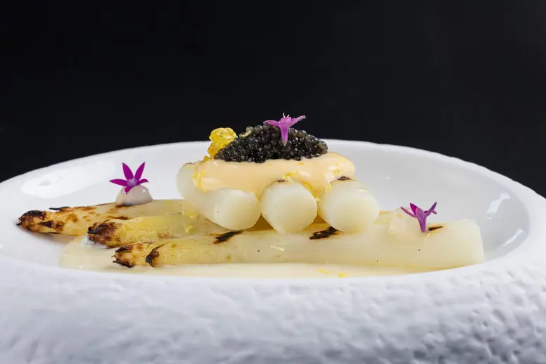 ลิ้มรสเมนูความอร่อยกับวัตถุดิบราชินีแห่งฤดูใบไม้ผลิ ณ ห้องอาหารเรดสกาย โรงแรมเซ็นทาราแกรนด์ฯ เซ็นทรัลเวิลด์