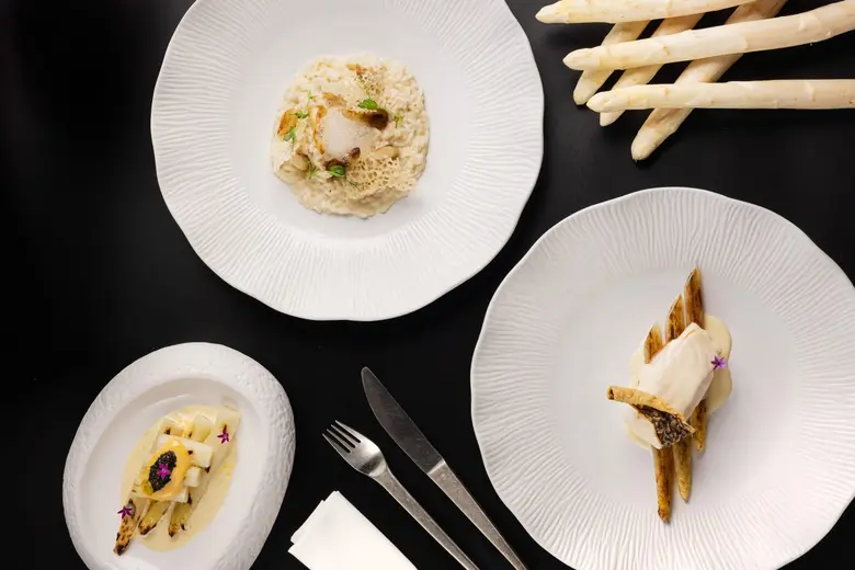 ลิ้มรสเมนูความอร่อยกับวัตถุดิบราชินีแห่งฤดูใบไม้ผลิ ณ ห้องอาหารเรดสกาย โรงแรมเซ็นทาราแกรนด์ฯ เซ็นทรัลเวิลด์