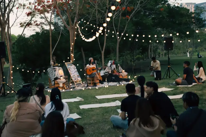 "AernAver (เอินเอเวอร์)" เปิดพื้นที่เล็กๆ ร้องเพลงฮีลใจกลางสวนรถไฟ!! ในงาน "The Last Golden Hour ก่อนที่เราจะไม่รักกัน...จริงๆ"