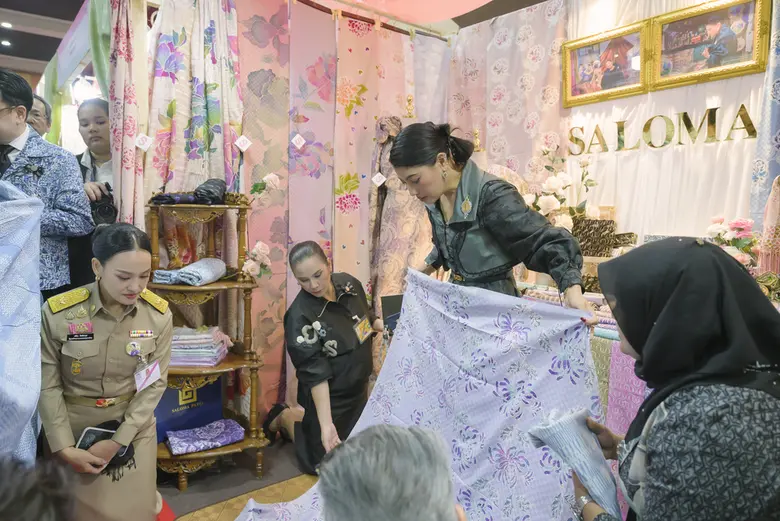 กรมการพัฒนาชุมชน จัดกิจกรรม Coaching ผ้าลายพระราชทานและงานหัตถกรรม ประจำปี 2569