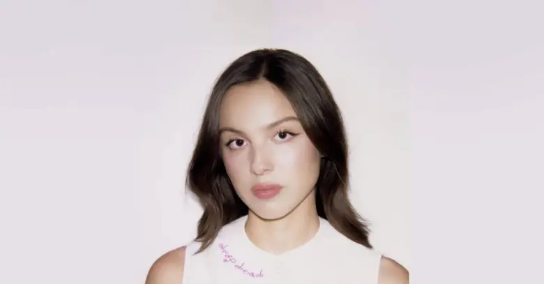 มาแล้ว! "drop dead" เพลงใหม่อินเลิฟชวนฝันจาก Olivia Rodrigo รอฟังอัลบั้มใหม่ 12 มิ.ย. นี้ ชวนแฟนไทยร้องคาราโอเกะ พร้อมรับของขวัญสุดพิเศษ 18 เม.ย. นี้ ที่ SUCH A SMALL WORLD