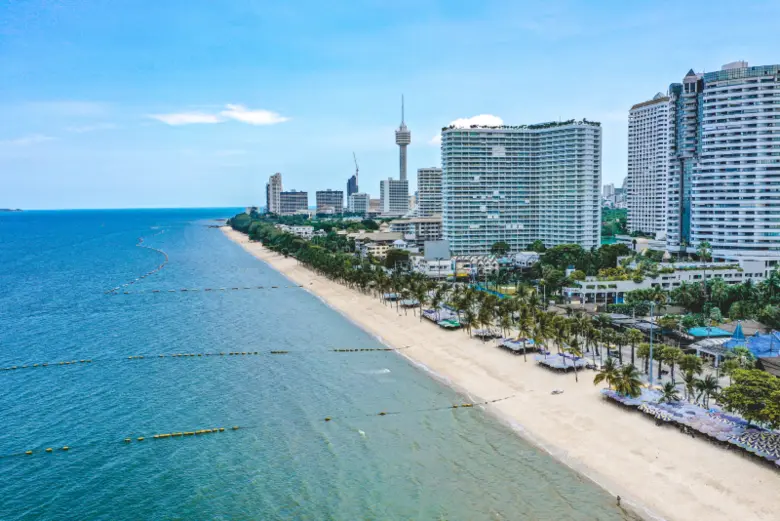 สงกรานต์ชลบุรีนักท่องเที่ยวเข้าพักเกือบ 90% เคทีซีชี้สมาชิกเที่ยวในประเทศเพิ่ม สทช.แนะ 4 มาตรการภาครัฐกระตุ้น "ไทยเที่ยวไทย"