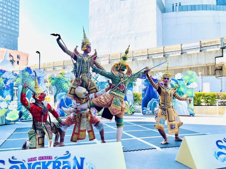 ควันหลงสงกรานต์สุดประทับใจทัวริสต์ สัมผัสเสน่ห์ไทยร่วมสมัยที่ เอ็ม บี เค เซ็นเตอร์ ตอกย้ำ Cultural &amp; Tourism Hub แลนด์มาร์กศิลปวัฒนธรรมใจกลางกรุง