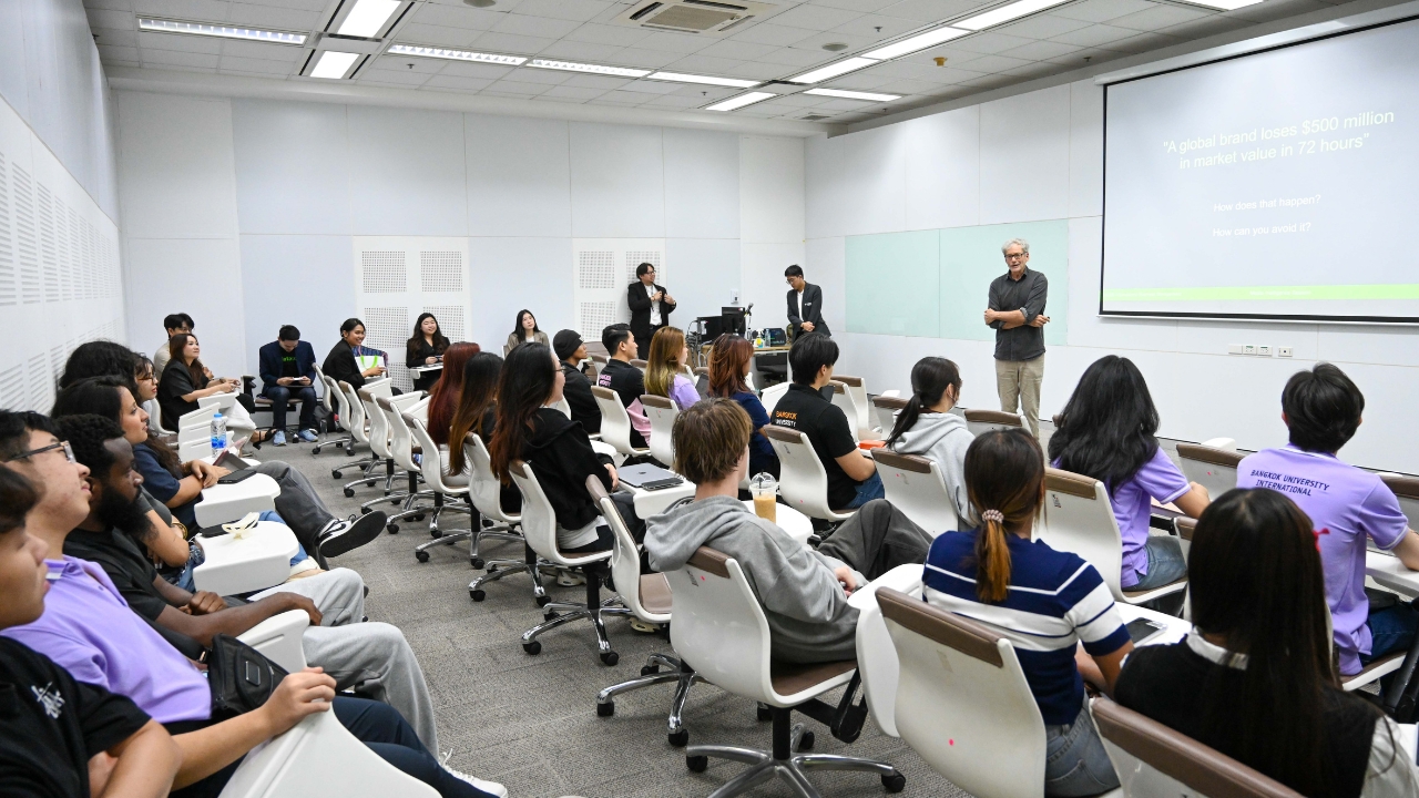 ดาต้าเซ็ต จับมือ มหาวิทยาลัยกรุงเทพ หลักสูตรนานาชาติ ผลักดัน Media Intelligence และ Social Listening จากโลกธุรกิจสู่ห้องเรียน