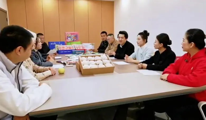 The Live Selling "Code Farmers" on the Loess Plateau