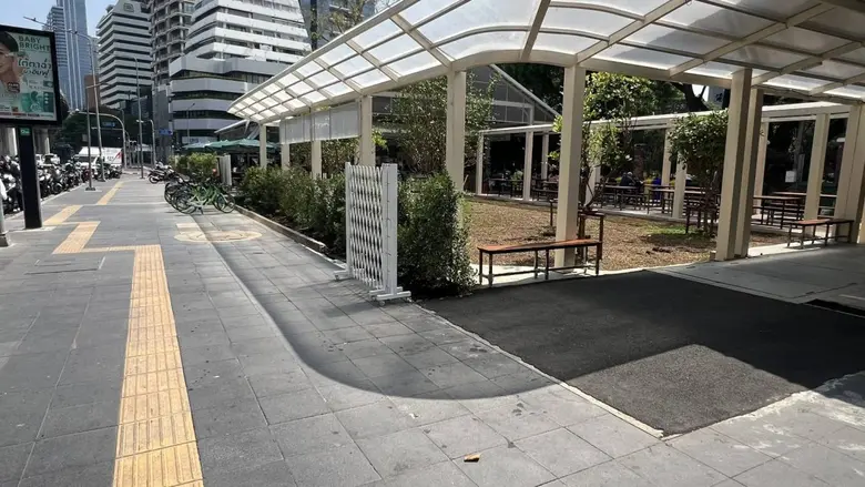 สนย. แจงกรณีเทยางมะตอยทางเข้า Hawker Center สวนลุมพินี ชี้เป็นทางชั่วคราว - เพิ่มความเข้มงวดตรวจสอบการก่อสร้างให้เป็นไปตามมาตรฐาน