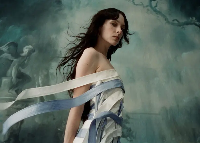 Holly Humberstone ปล่อย Cruel World อัลบั้มเต็มชุดที่ 2 พร้อมเพลงเพราะ "Beauty Pageant" ได้รับเสียงชื่นชมล้นหลามหลังขึ้นเวที Coachella 2026 ศิลปินคุณภาพน่าจับตามองในปีนี้